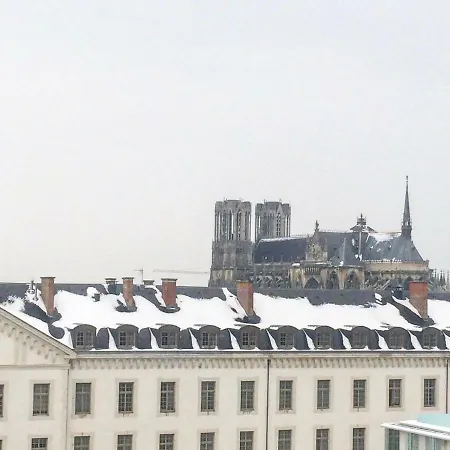 Le Nid De La Cathedrale